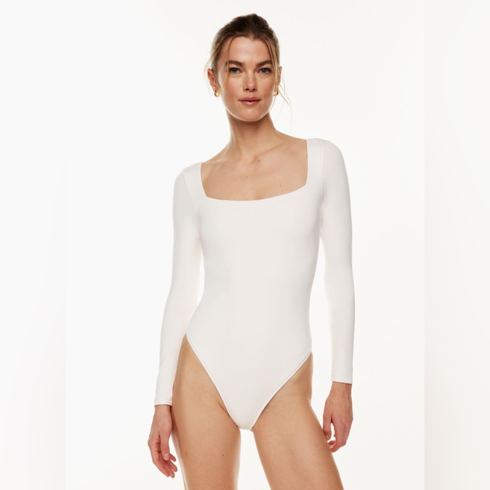 Babaton Contour Squareneck Bodysuit